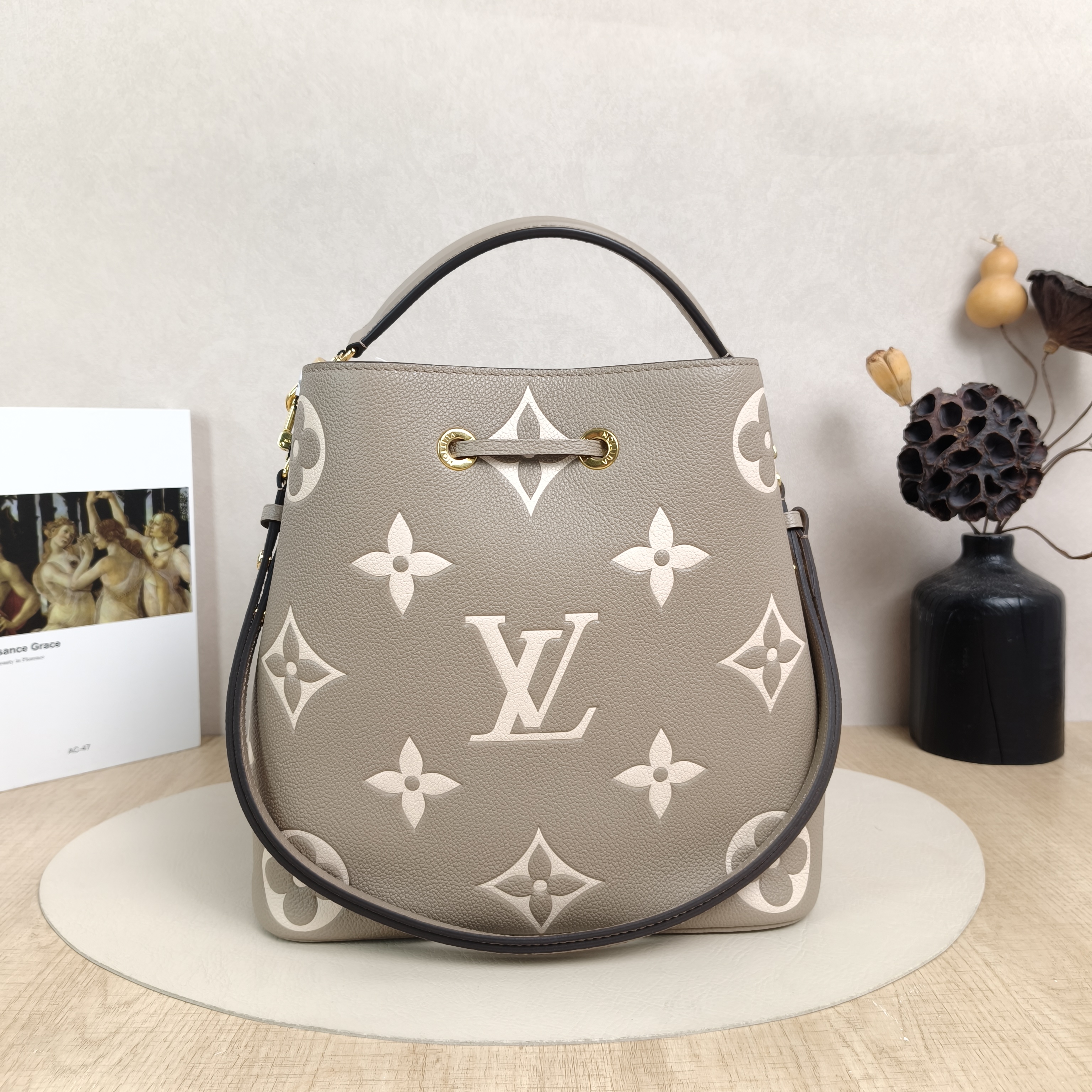 Louis Vuitton Shoulder Bag NÉONOÉ Bucket Bag · White Empreinte Embossed Calfskin Monogram Medium26 × 17.5 × 26 cm — cover view 5 of 6