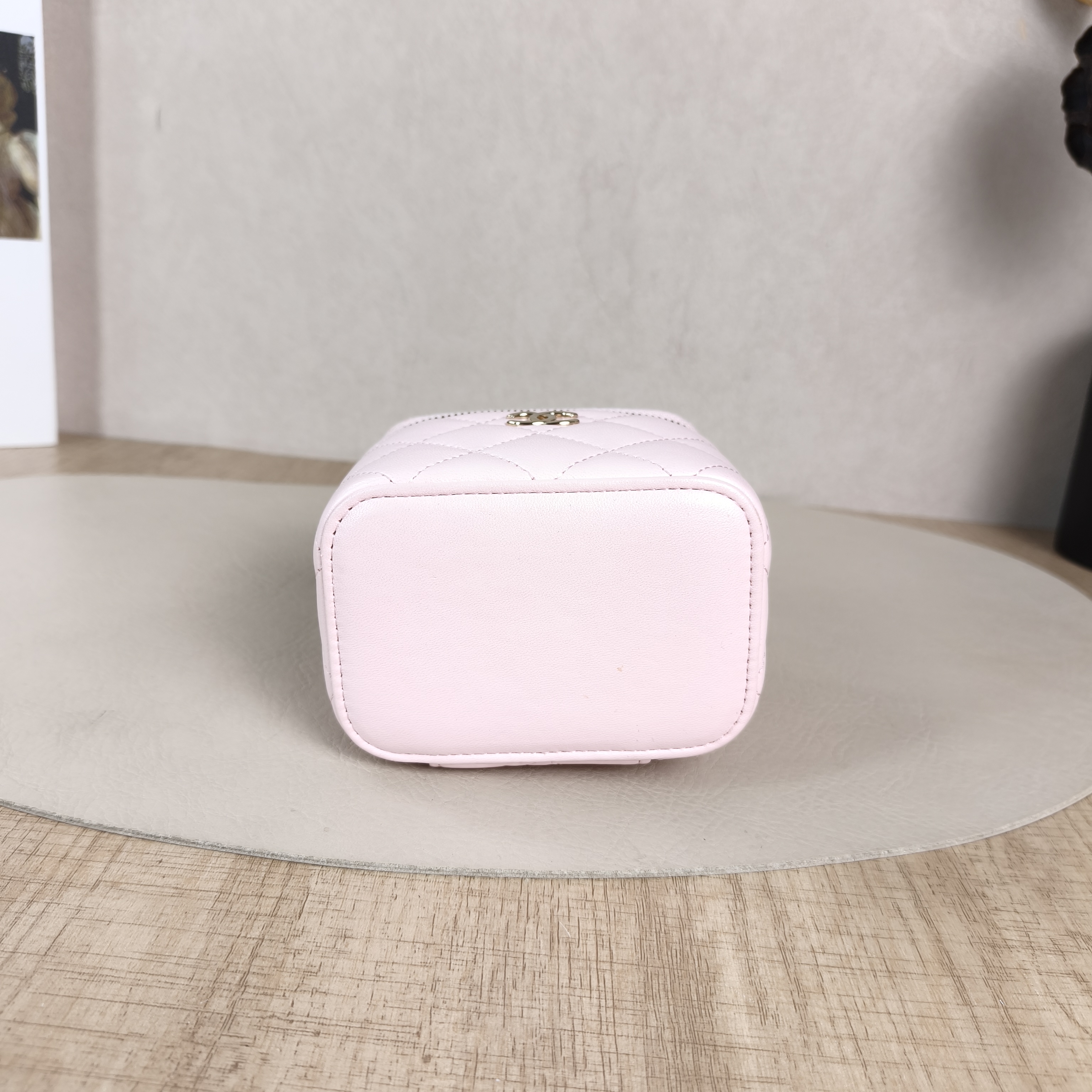Chanel Crossbody Bag Edition Pink Lambskin One Size10 × 7 × 9 cm — cover view 3 of 5