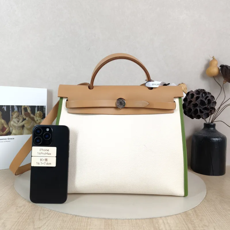 Hermès Crossbody Bag Herbag 31Green White Canvas Medium30.5 × 11 × 25.5 cm — cover view 4 of 6