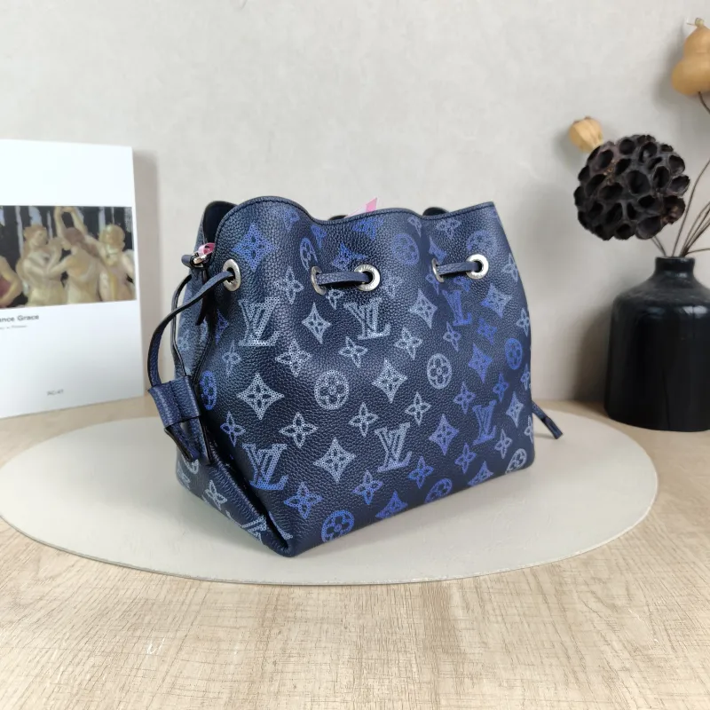 Louis Vuitton Crossbody Bag BELLA · Calfskin One Size 22 × 14 × 19 cm — cover view 2 of 5