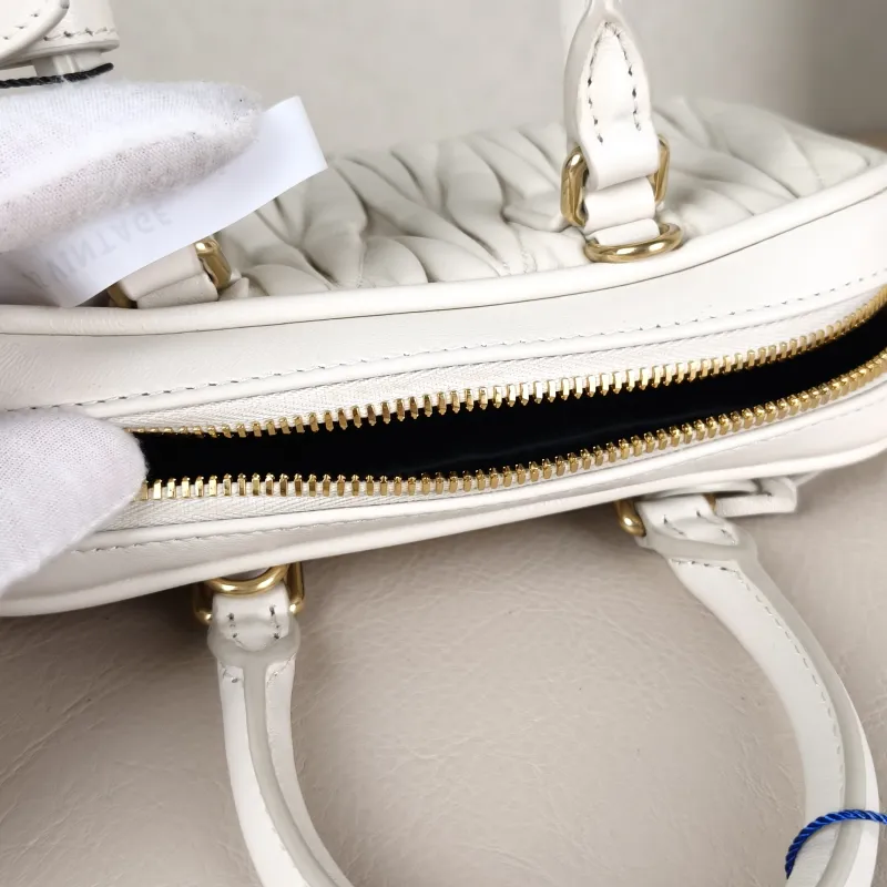 Miumiu Top Handle Bag Arcadie MatelasséCollection Edition White Lambskin mini19 × 5 × 10 cm — detail view 11 of 13