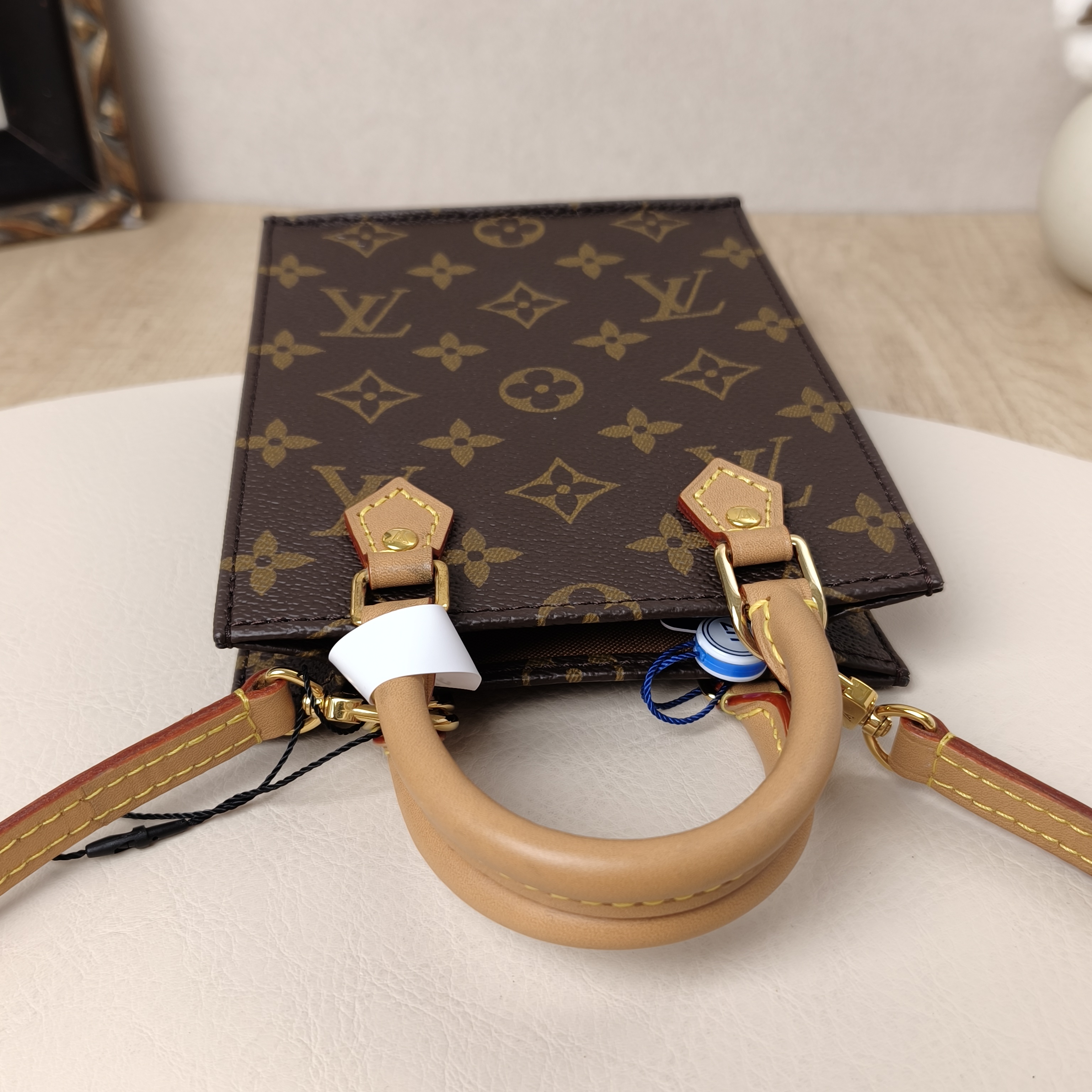Louis Vuitton Crossbody Bag PETIT SAC PLAT Mini Monogram PV Cmini14 × 5 × 17 cm — cover view 5 of 9