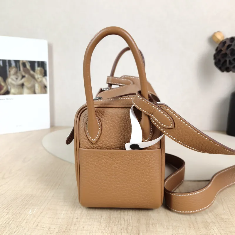 Hermès Crossbody Bag Lindy Mini 19 37 Brown TC Calfskin Mini 19 × 9.5 × 13 cm K — detail view 5 of 13
