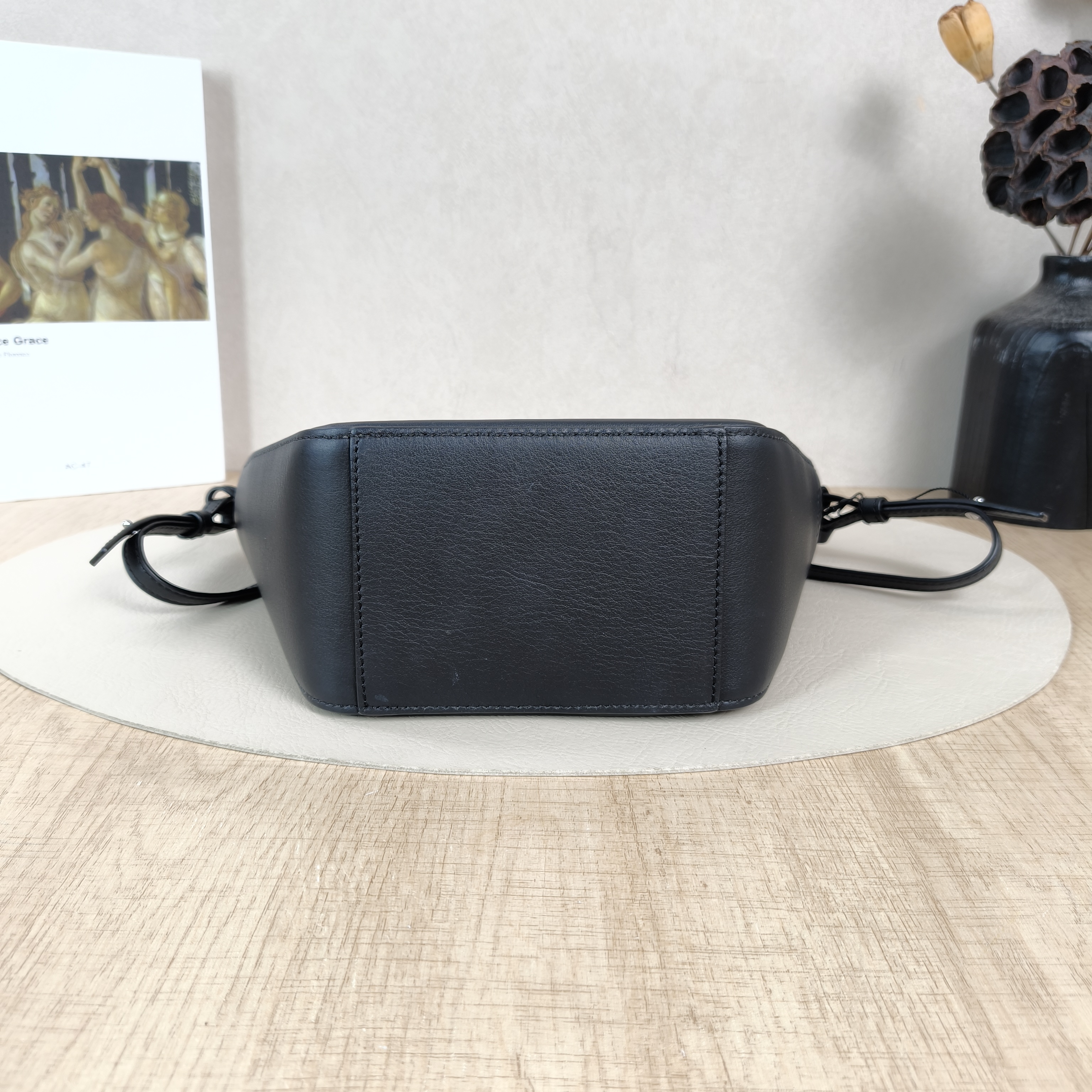 LOEWE Shoulder Bag Hammock Hobo Hobo Black Calfskinmini28 × 9.5 × 17 cm — cover view 5 of 6