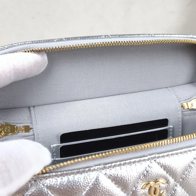 Chanel Crossbody Bag lp Box Bag Top Handle Crossbody Bag Silver Grained Calfskin 19.5 × 5 × 17 cm — detail view 12 of 13