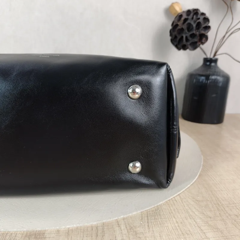 Louis Vuitton Crossbody Bag Carryall Cargo Vibe Black SL ambskin Small 33.5 × 15 × 23 cm — detail view 5 of 10
