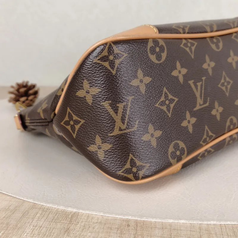 Louis Vuitton Crossbody Bag Boulogne PVC Small 26 × 9.5 × 16 cm — detail view 8 of 10