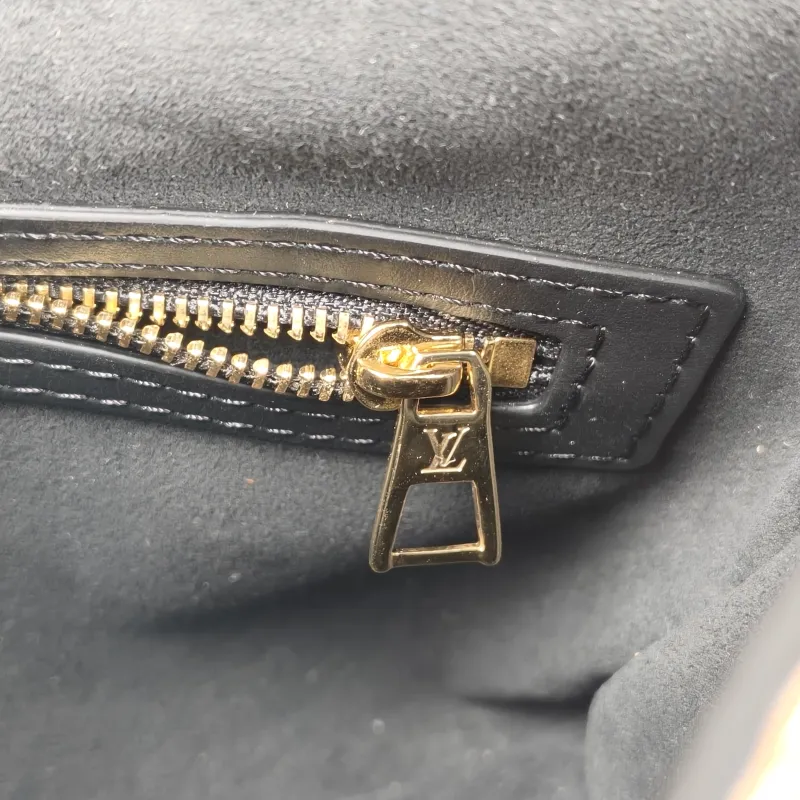 Louis Vuitton Crossbody Bag Twinny Monogram PVC 29 × 9 × 19 cm — detail view 7 of 12