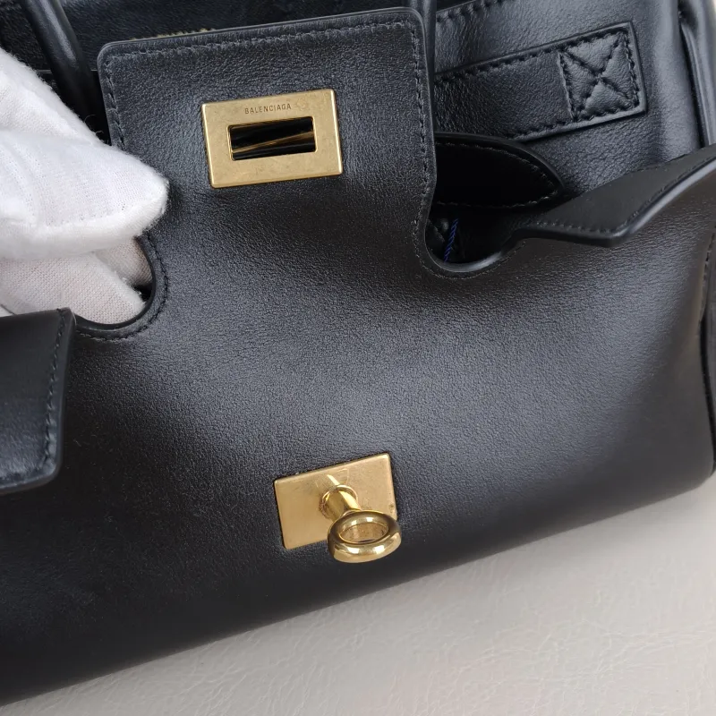 BALENCIAGA Crossbody Bag Bel air Black Calfskinmini23.5 × 8 × 17 cm — detail view 10 of 11