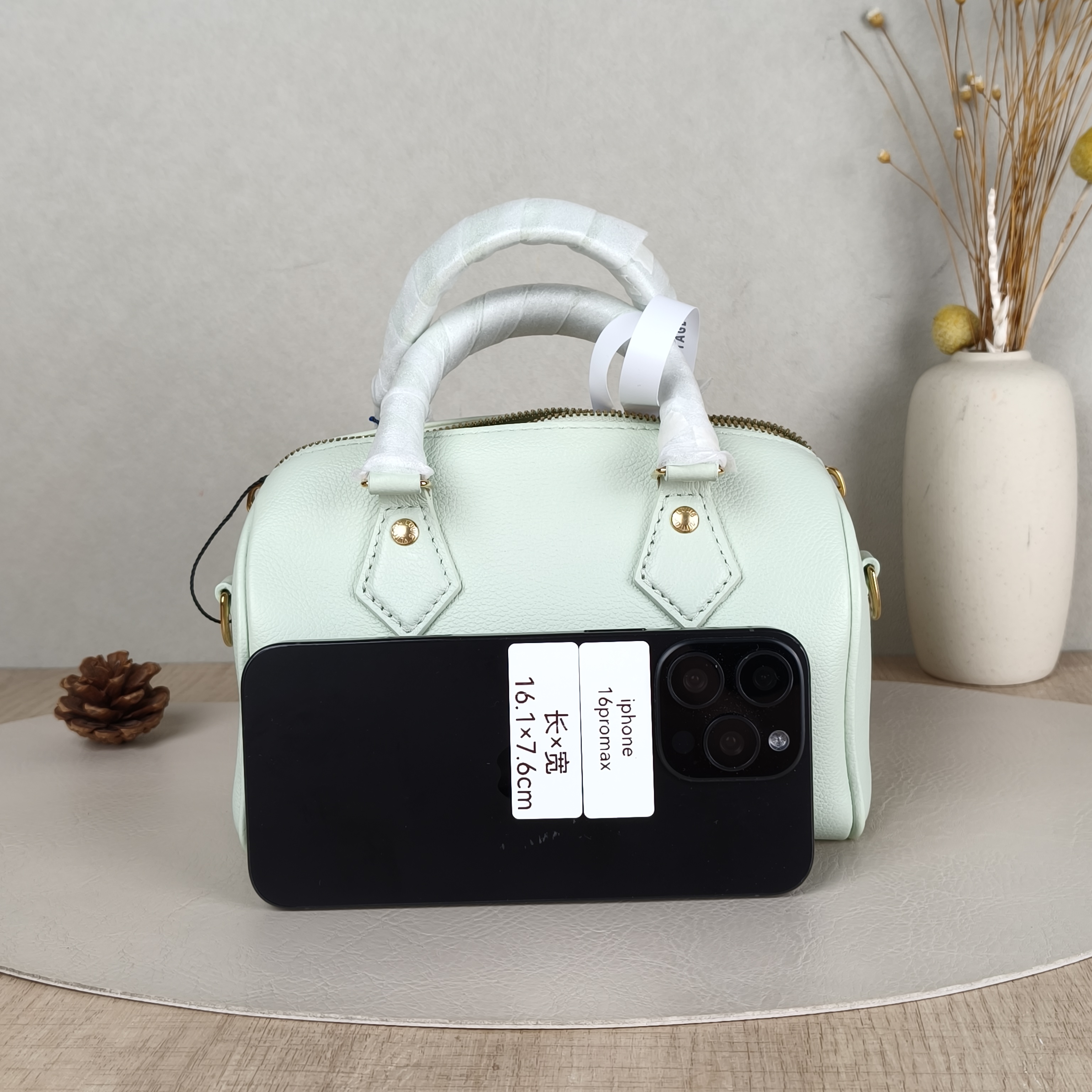 Louis Vuitton Crossbody Bag Speedy 18 LV&I Green Calfskin One Size18 × 10 × 12 cm — cover view 2 of 5