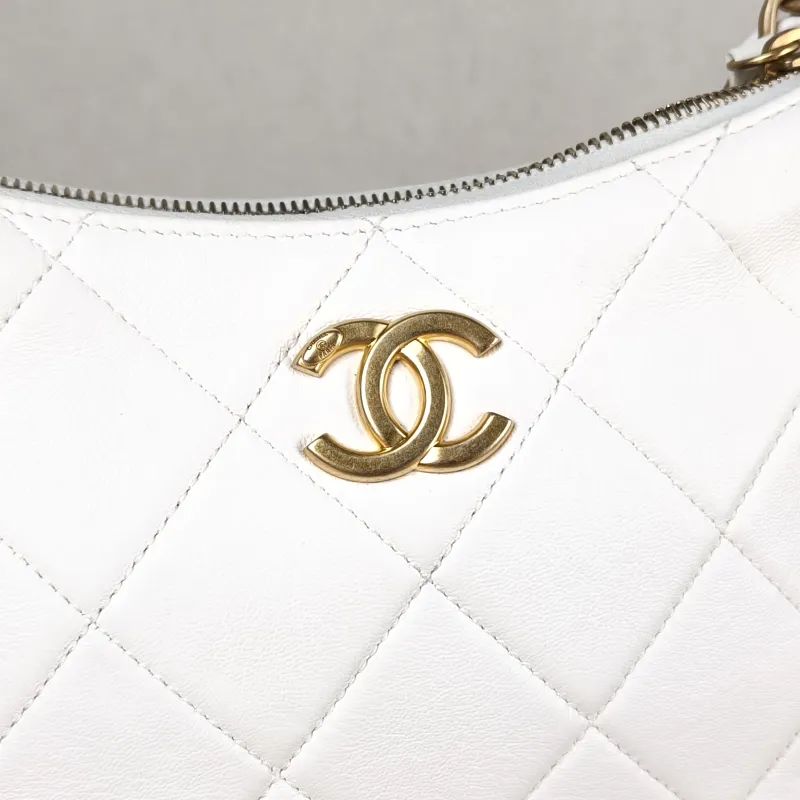 Chanel Crossbody Bag White Lambskin One Size 23 × 6 × 17 cm — detail view 12 of 13