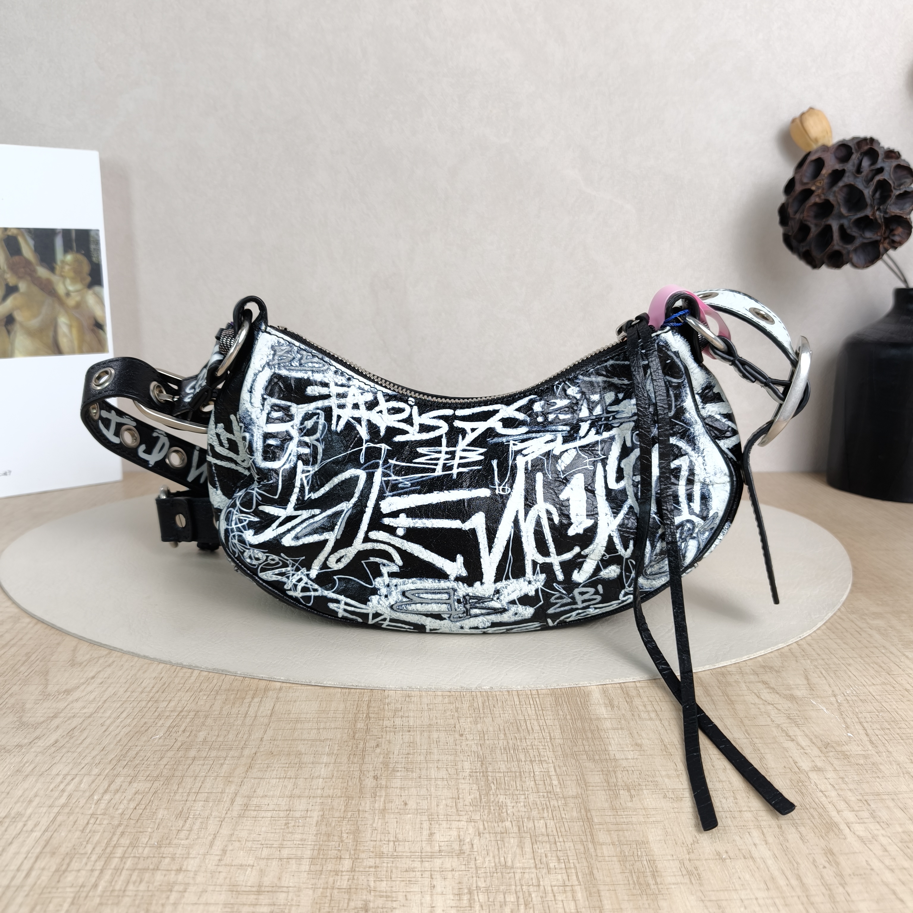BALENCIAGA Crossbody Bag LE CAGOLE White Lambskin XS26 × 7 × 16 cm — cover view 3 of 5
