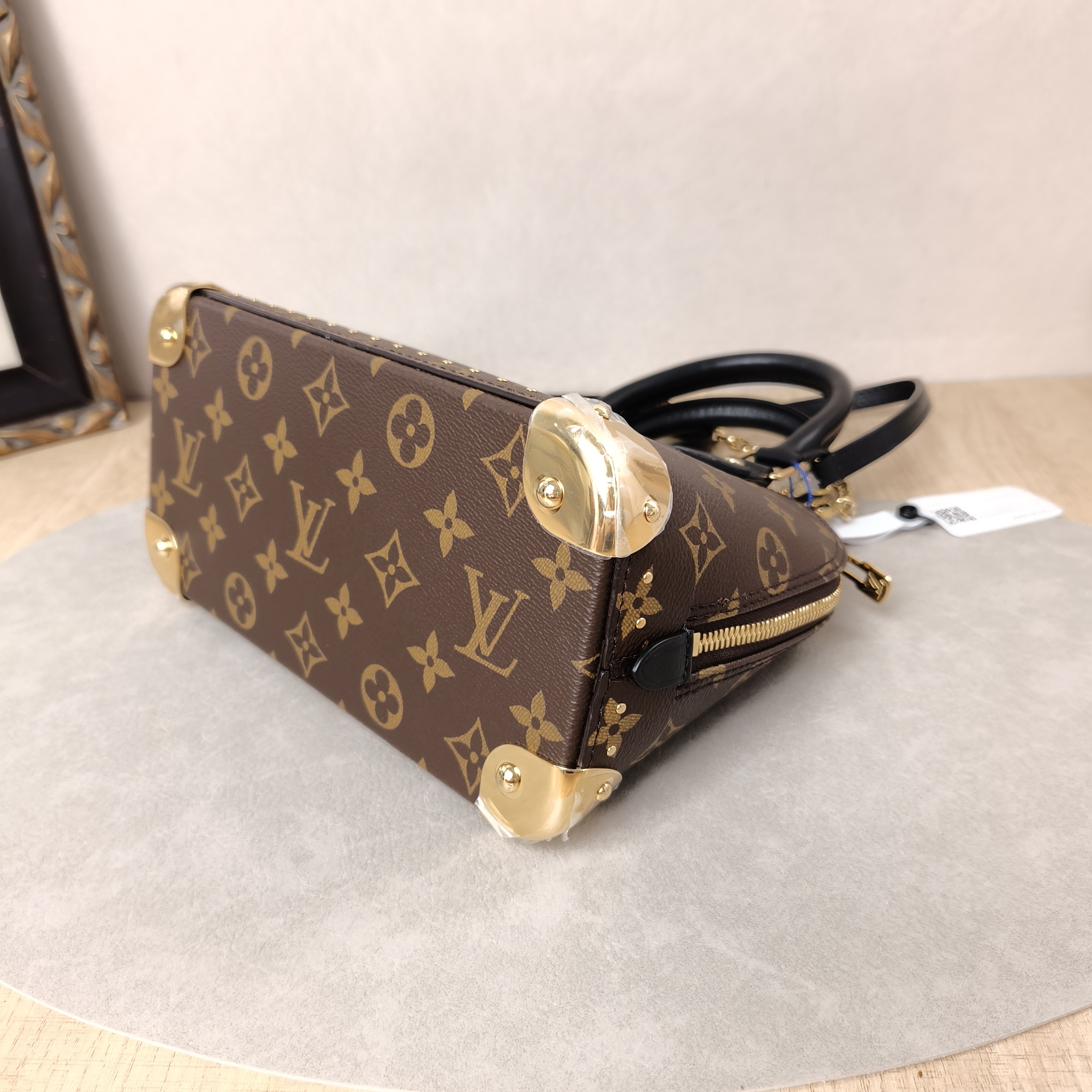 Louis Vuitton Crossbody Bag Alma Trunk BB Monogram PVCBB22 × 11 × 19 cm — cover view 6 of 11