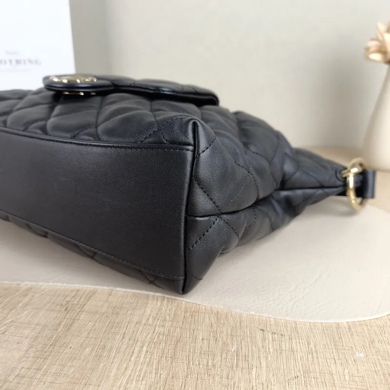 Chanel Shoulder Bag hobo Black Lambskin One Size 27.5 × 10 × 22 cm — detail view 5 of 13