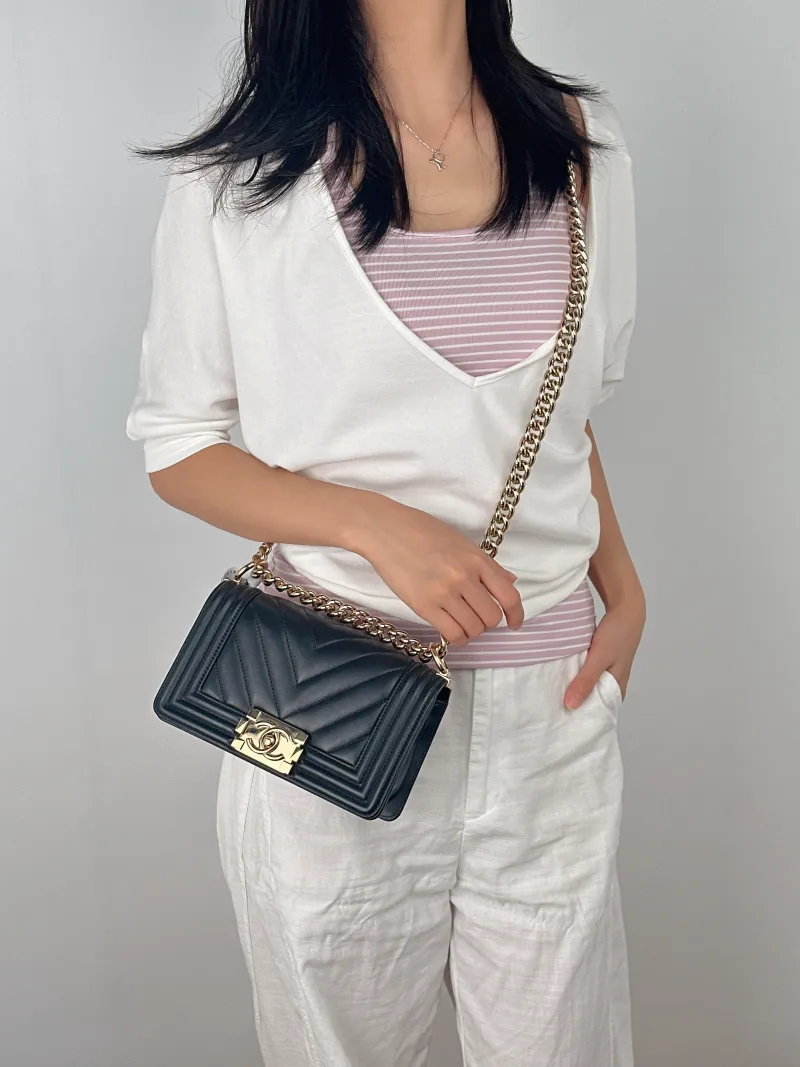 Chanel Crossbody Bagv Le Boy​Black Calfskin Small20.5 × 8.5 × 12 cm — on-model view 3 of 3