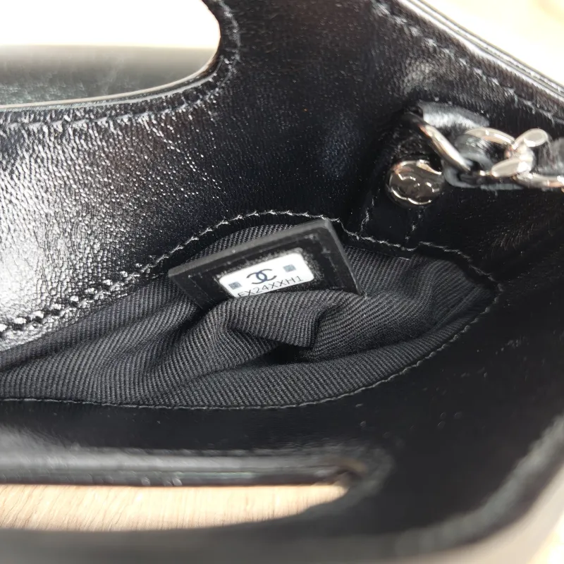 Chanel Shoulder Bag31Bag v Waxed Leather Calfskinnano20.5 × 3.5 × 17 cm — detail view 5 of 12