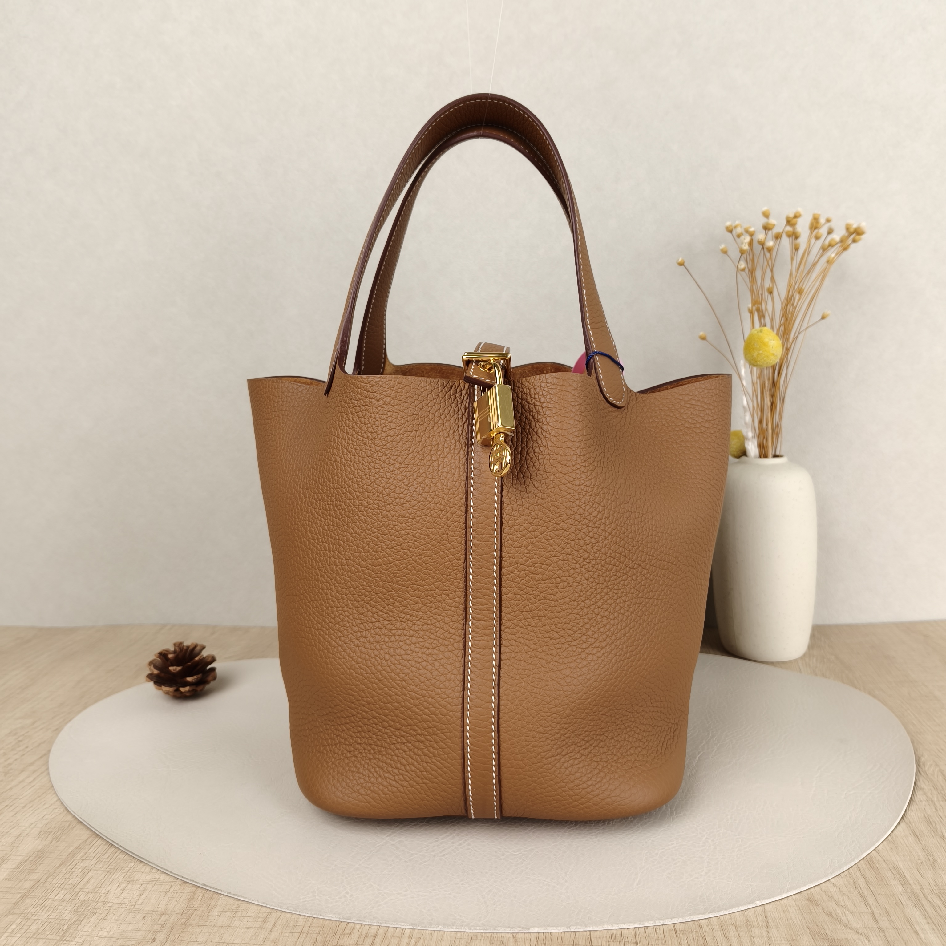 Hermès Top Handle Bag Picotin Lock 22 22 Taurillon Clemence TC Calfskin Medium22 × 18 × 21 cm