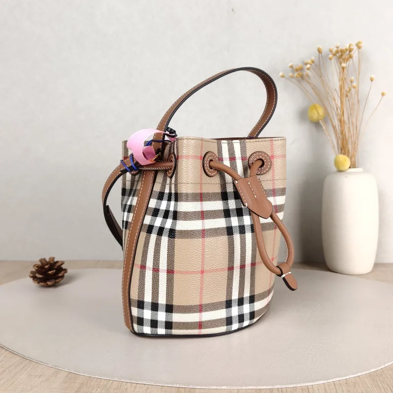 BURBERRY Crossbody Bag Bucket Bag 16.5 × 11 × 18 cm — cover view 2 of 5