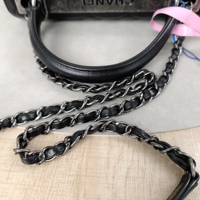 Chanel Crossbody Bag Trendy CC Black Lambskin Small25 × 12 × 17 cm — detail view 5 of 23