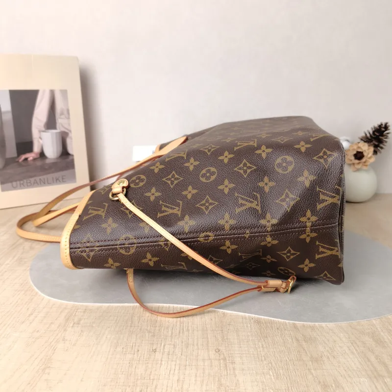 Louis Vuitton Shoulder Bag Neverfull Monogram PVC Medium 31 × 14 × 28 cm — detail view 2 of 11