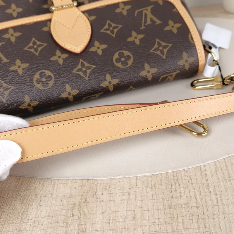 Louis Vuitton Crossbody Bag Diane Baguette Bag Shoulder Strap PVC Small 24 × 9 × 15 cm — detail view 11 of 15