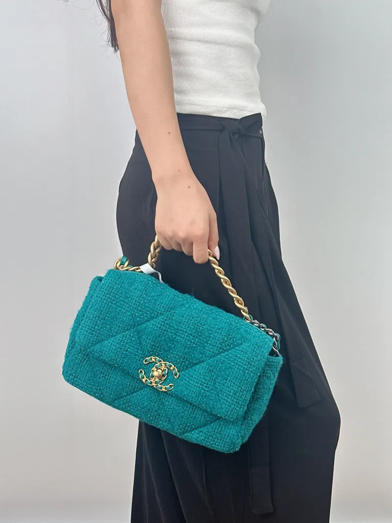 Chanel Crossbody Bag 19Bag Green Small 26 × 9 × 16 cm 29 — on-model view 2 of 2