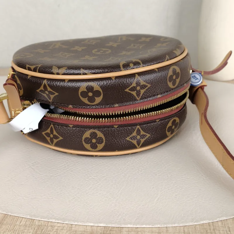 Louis Vuitton Crossbody Bag BOITE CHAPEAU SOUPLE Monogram PVC Small 17 × 8 × 17 cm — detail view 9 of 9