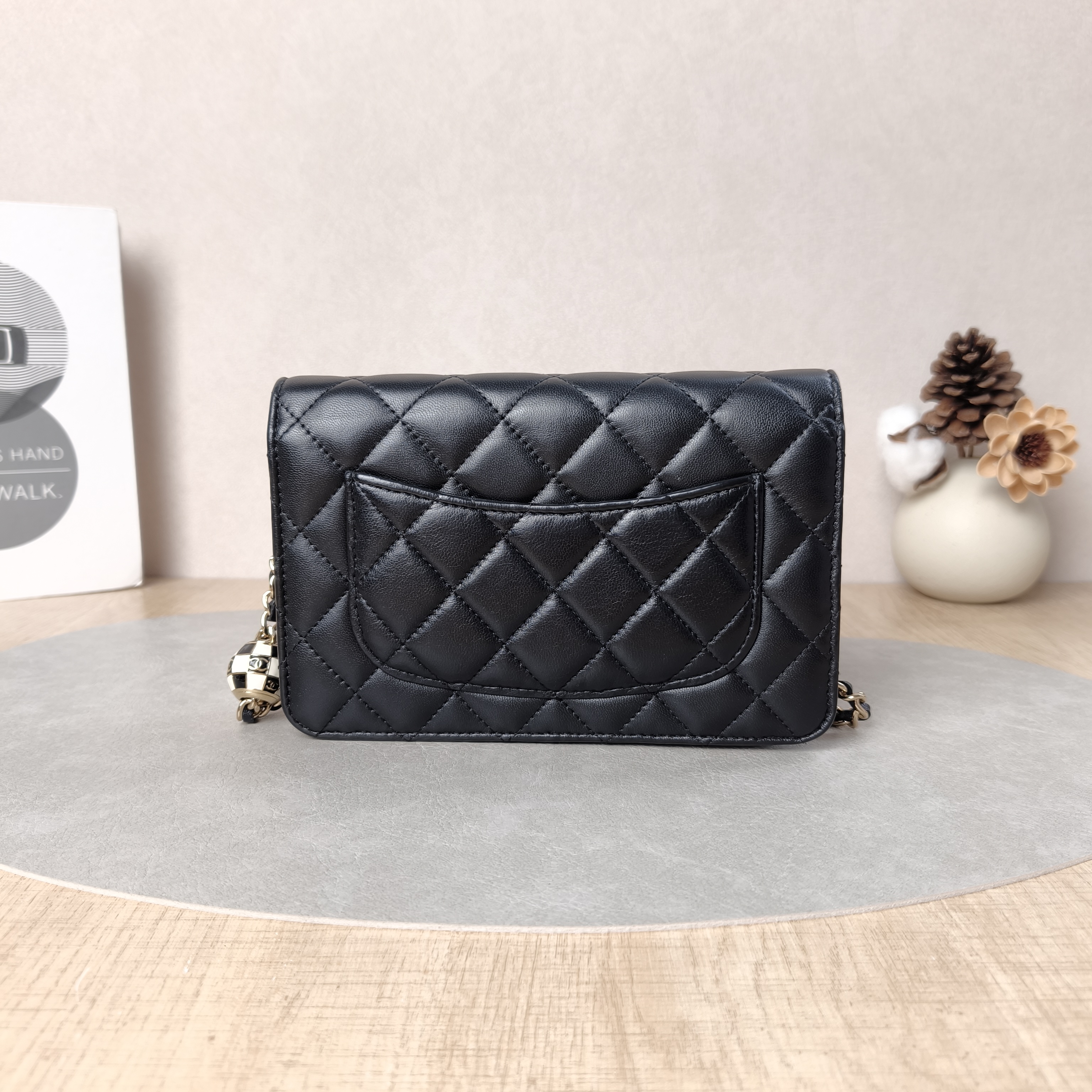 Chanel Crossbody Bag23c woc Black Lambskin One Size19.2 × 3.5 × 12.3 cm — cover view 6 of 6