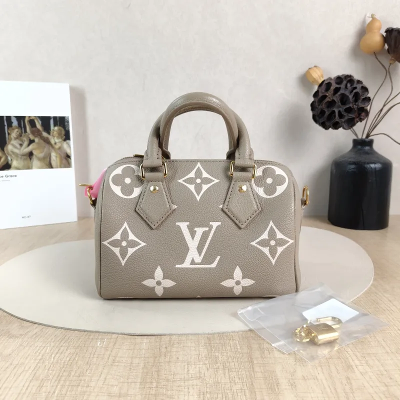 Louis Vuitton Crossbody Bag Speedy20 · White Monogram Empreinte Embossed Calfskin Small 20.5 × 12 × 13.5 cm