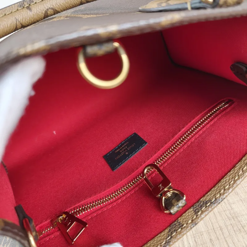Louis Vuitton Shoulder Bag Onthego Monogram PVC Small 25 × 11.5 × 19 cm — detail view 9 of 12