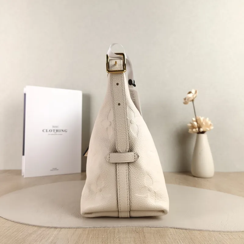 Louis Vuitton Crossbody Bag Carryall White Calfskin Small 29.5 × 12 × 24 cm — detail view 8 of 12
