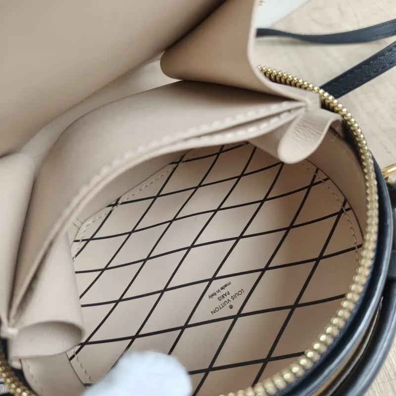 Louis Vuitton Crossbody Bag Mini BOITE CHAPEAU Monogram PVC Mini 13 × 6.5 × 12 cm — detail view 10 of 12