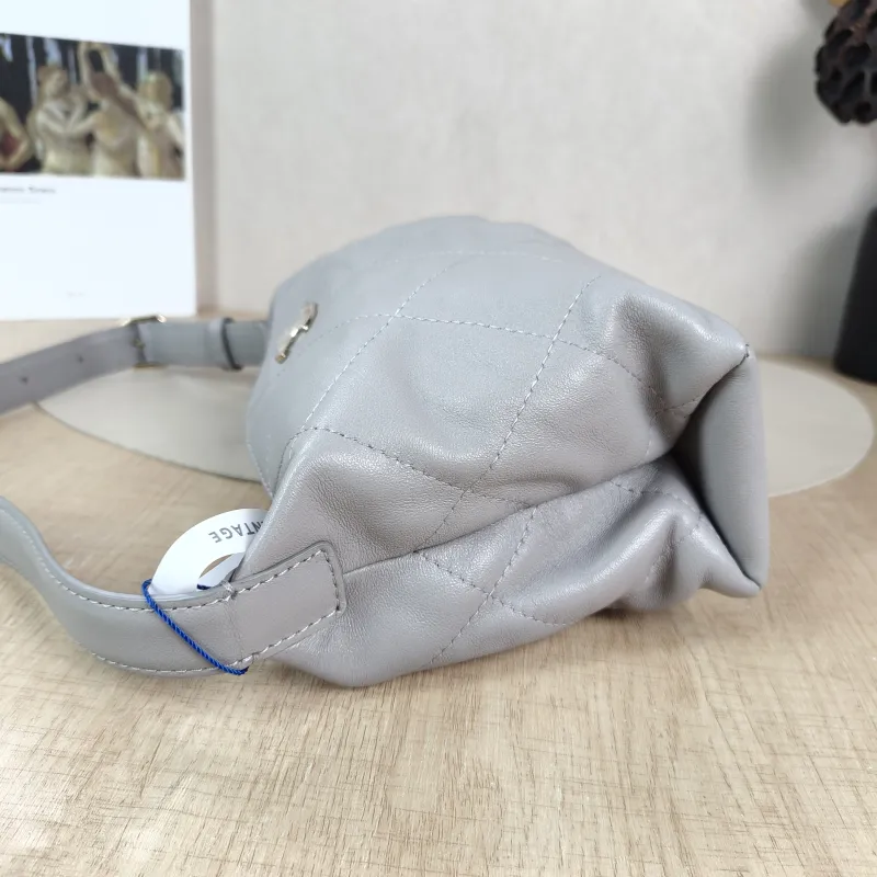 Chanel Shoulder Bag hobo Grey Lambskin 21.5 × 8.5 × 16 cm — detail view 5 of 12