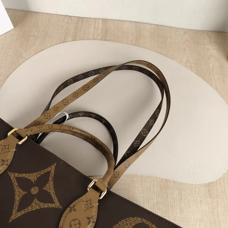 Louis Vuitton Shoulder Bag Onthego Large Monogram PVC Large41 × 19 × 34 cm — detail view 3 of 10