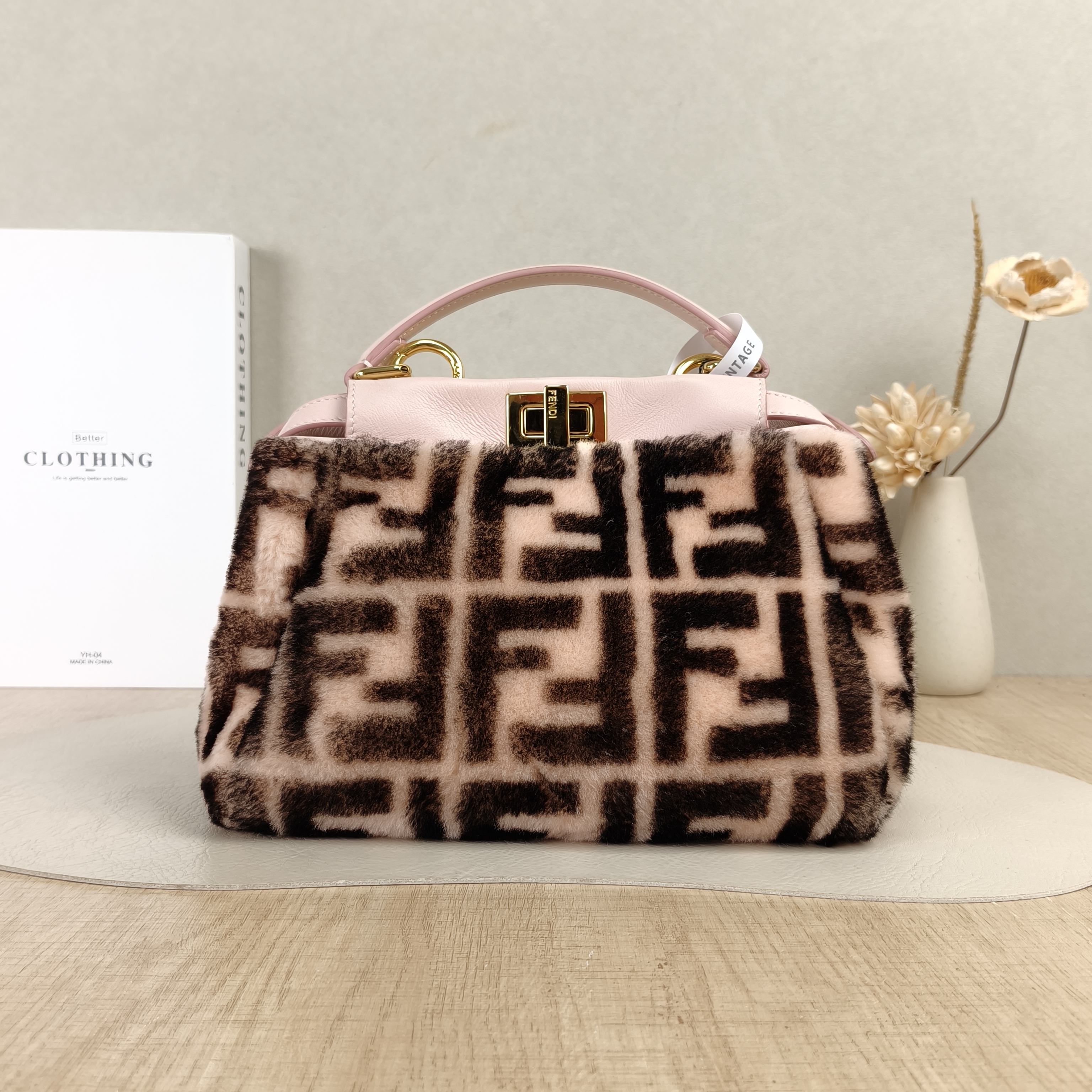 FENDI Crossbody Bagpeekaboo lconic Crossbody Bag Pink 24 × 10 × 18 cm