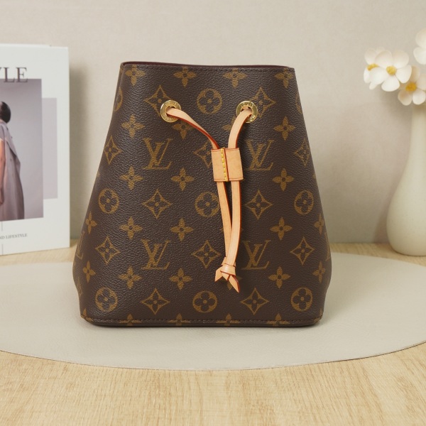 Louis Vuitton BB Monogram Microchip Edition · Two Straps · 21 × 14 × 21 cm
