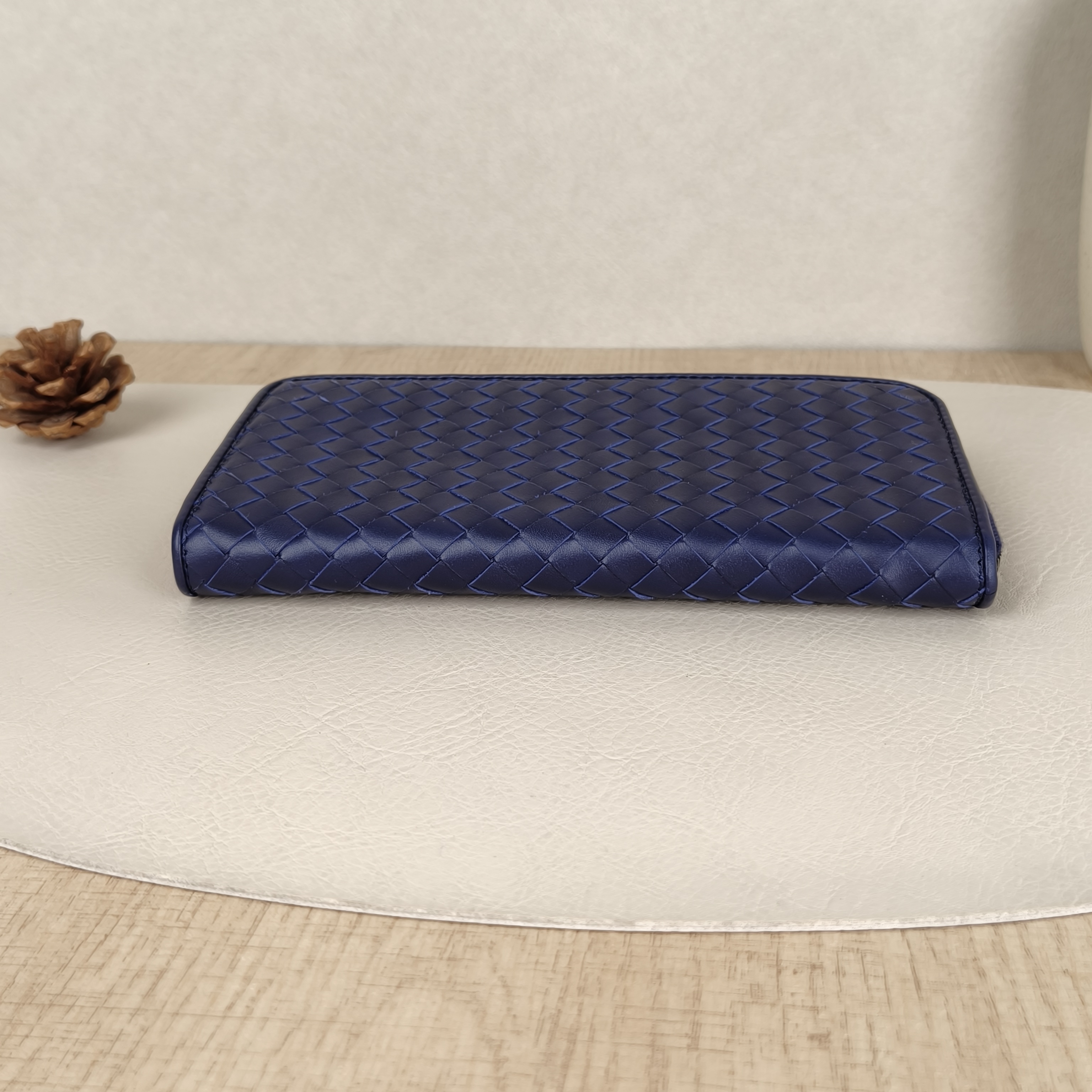 Bottega Veneta Wallet Edition Wallet Blue Lambskin One Size19 × 2 × 10 cm — cover view 6 of 9