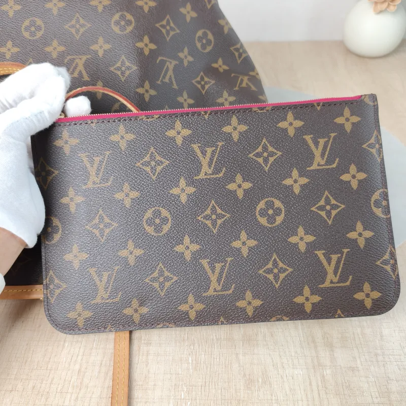 Louis Vuitton Shoulder Bag Neverfull Monogram PVC Medium 31 × 14 × 28 cm — detail view 10 of 11