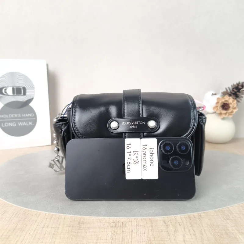 Louis Vuitton Crossbody Bag CARGO Camera Bag Black Calfskinmini23 × 10 × 14 cm — cover view 2 of 5