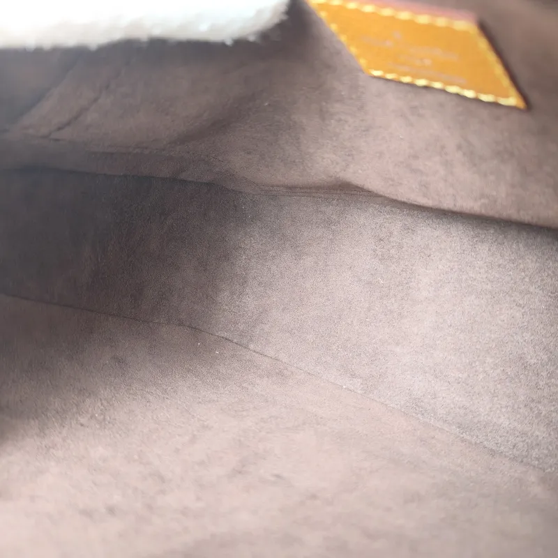 Louis Vuitton Crossbody Bag MARELLE Epi Embossed Calfskin Small 25 × 8 × 15 cm — detail view 13 of 13