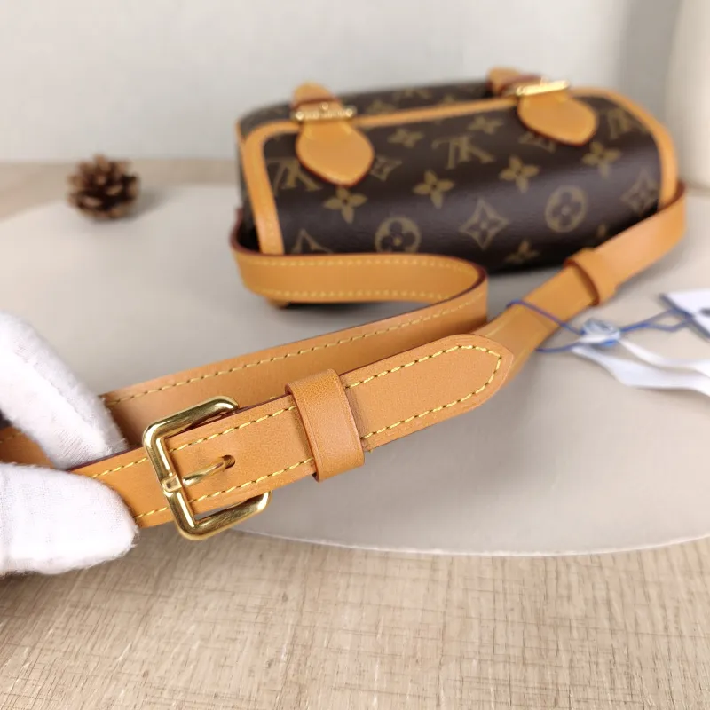 Louis Vuitton Crossbody Bag Satchel Messenger Bag Monogram PVC Mini 19.5 × 6 × 15 cm — detail view 1 of 11