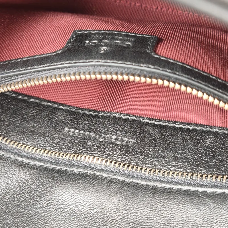 GUCCI Crossbody Bag GG Marmont Medium Marmont 26Black with Gold-Tone Hardware Lambskin Medium26 × 7 × 15 cm — detail view 12 of 15