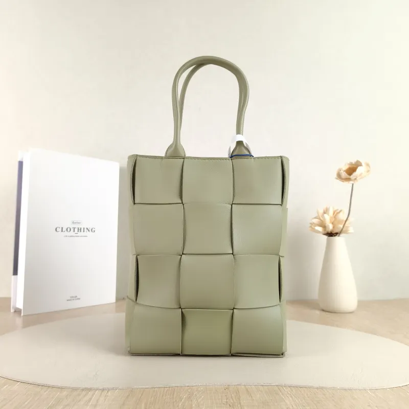 Bottega Veneta Shoulder Bag Cassette Woven Green Lambskin One Size 16.5 × 5.5 × 22 cm
