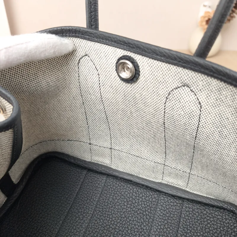 Hermès Top Handle Bag Neo Garden 23 Mini Black · Beige Canvas · Negonda Calfskin Mini 23 × 10 × 16 cm G — detail view 9 of 11