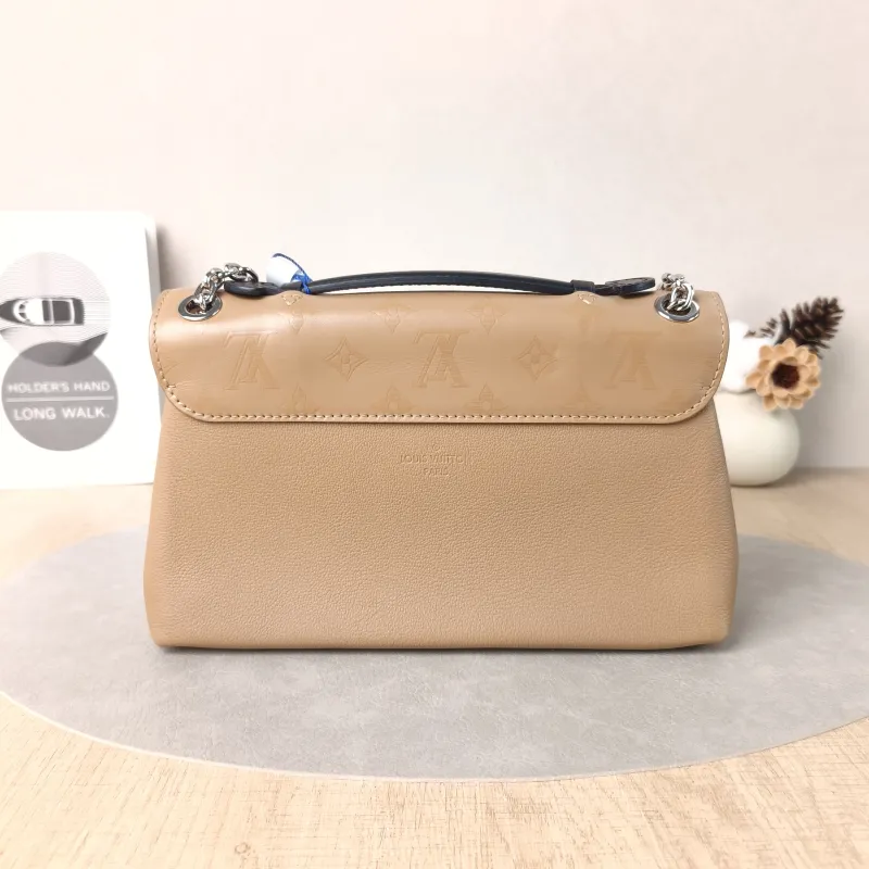 Louis Vuitton Shoulder Bag Very Chain Chain Bag Calfskin One Size24 × 8 × 15 cm — cover view 4 of 5