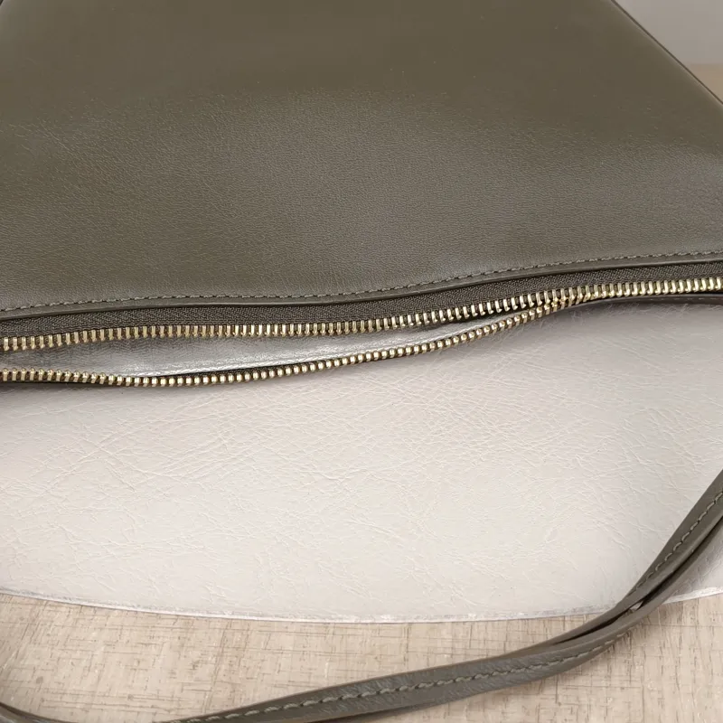 LOEWE Shoulder Bag Hammock hobo Green Calfskinmini28 × 9.5 × 17 cm — detail view 6 of 12