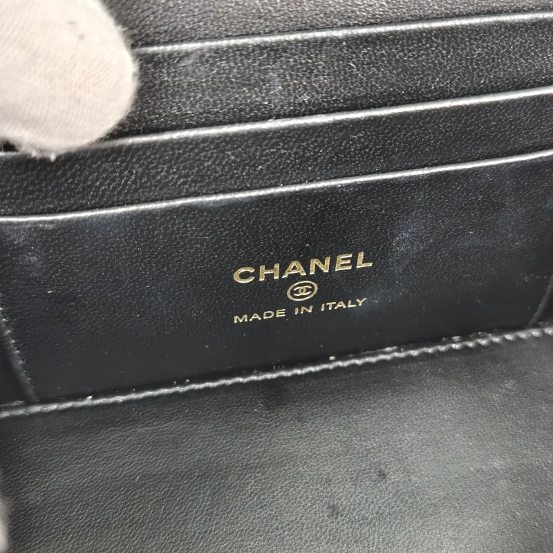 Chanel Crossbody Bag Edition Black Grained Calfskinmini16 × 8 × 9.5 cm — detail view 14 of 16