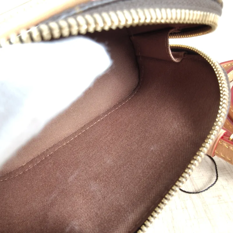 Louis Vuitton Crossbody Bag Alma Nano Monogram PVC nano 18 × 8 × 12 cm — detail view 2 of 10