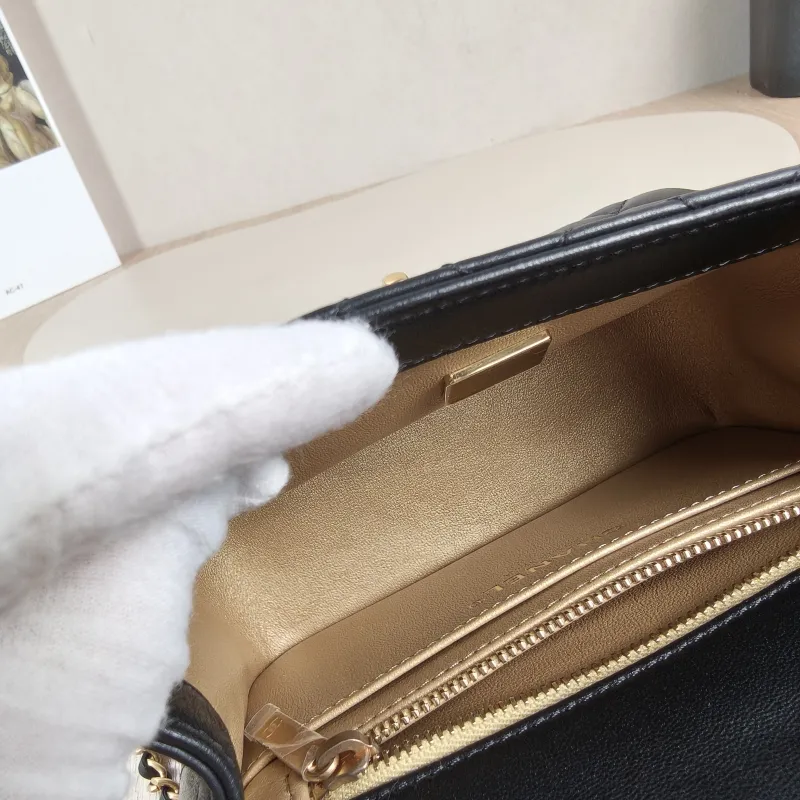 Chanel Crossbody Bag c Black Lambskin Mini 17 × 8 × 13.5 cm — detail view 8 of 13