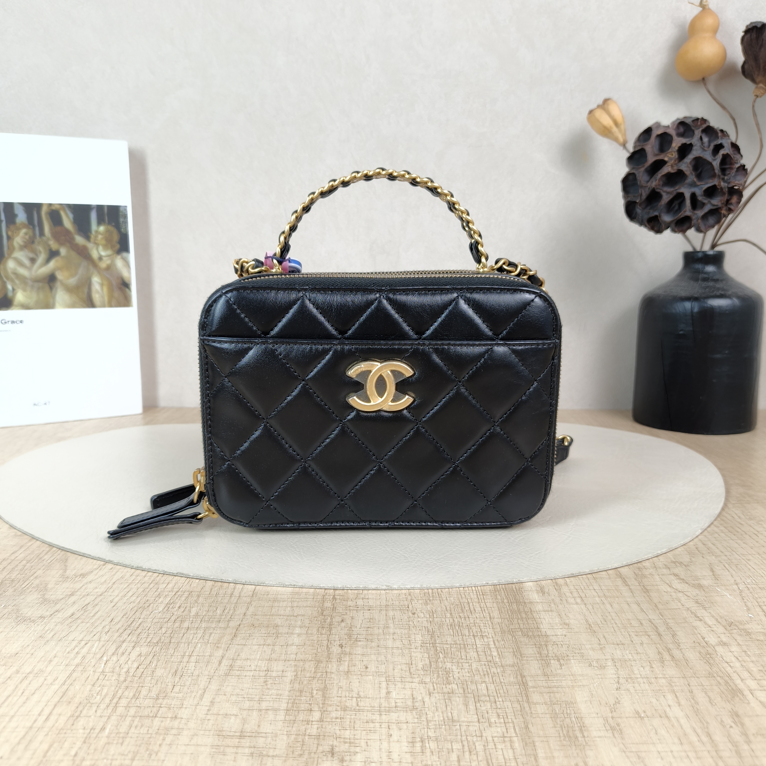 Chanel Crossbody Bag23p Camera Bag Black Lambskin Large18.5 × 8 × 13.5 cm